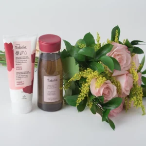Buquê de 7 Rosas Rosadas e Kit Natura Tododia Cereja e Avelã