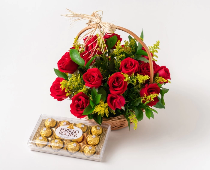 Cesta com 24 Rosas Vermelhas e Chocolate - Imagem 3